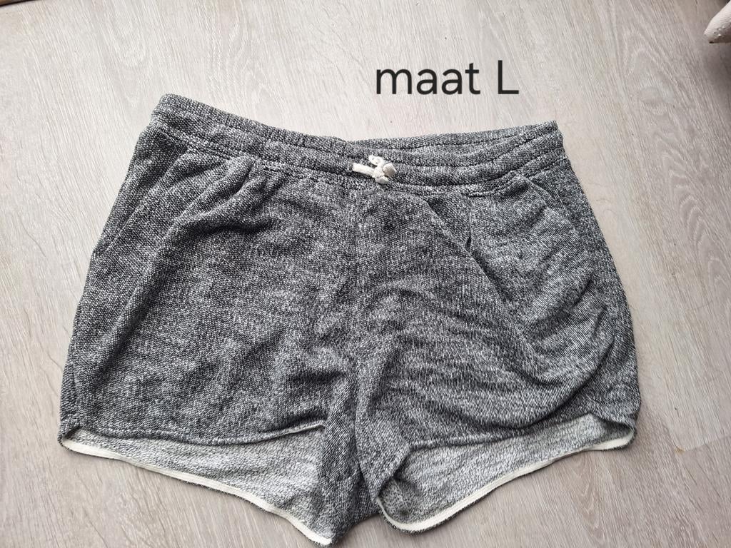 Kort broekje, Kort, Zwart, Maat 42/44 (L), Ophalen of Verzenden