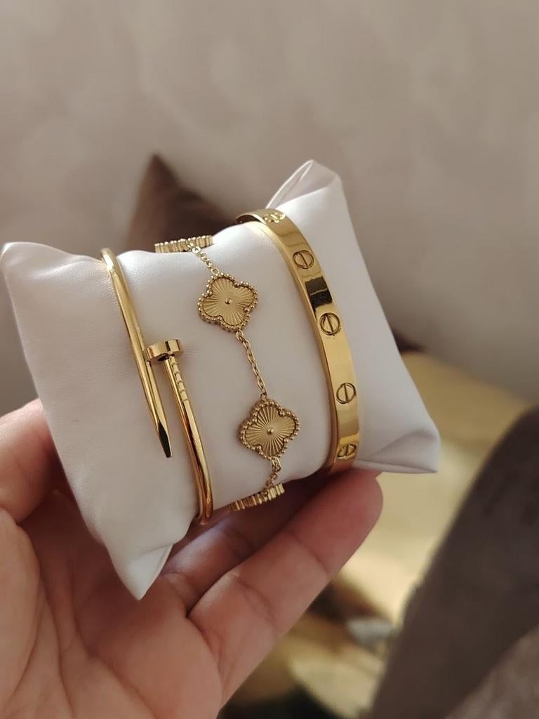 Gouden Armbandenset - Klavertje Vier, Nagel & Bangle, Sieraden, Tassen en Uiterlijk, Armbanden, Met kristal, Staal, Nieuw, Ophalen of Verzenden
