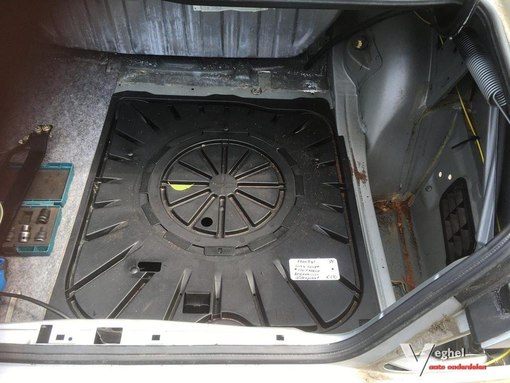 Mercedes w124 coupe reservewiel afdekplaat, Auto-onderdelen, Interieur en Bekleding, Gebruikt, Ophalen of Verzenden