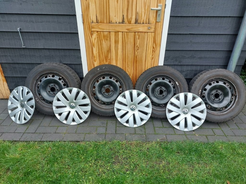 Winterbandenset Bridgestone 185/60 R15 VW polo 5x100, Ophalen, Gebruikt, 15 inch, Banden en Velgen