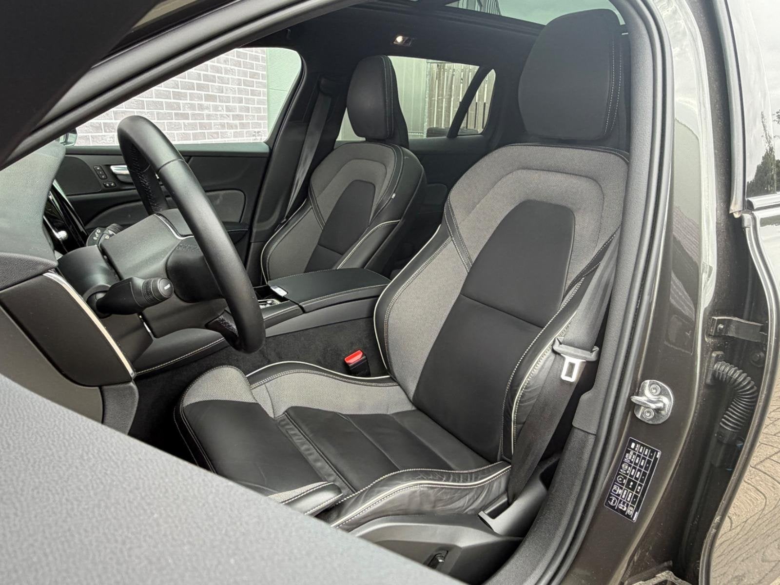 Volvo V60 2.0 T6 Plug-in hybrid AWD Plus Dark | Trekhaak | L, Automaat, 12 maanden, Stof, Gebruikt