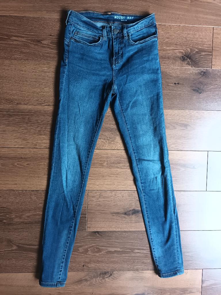 Blauwe spijkerbroek blauw jeans broek noisy May W27 L32, Blauw, Ophalen of Verzenden, Zo goed als nieuw, W27 (confectie 34) of kleiner