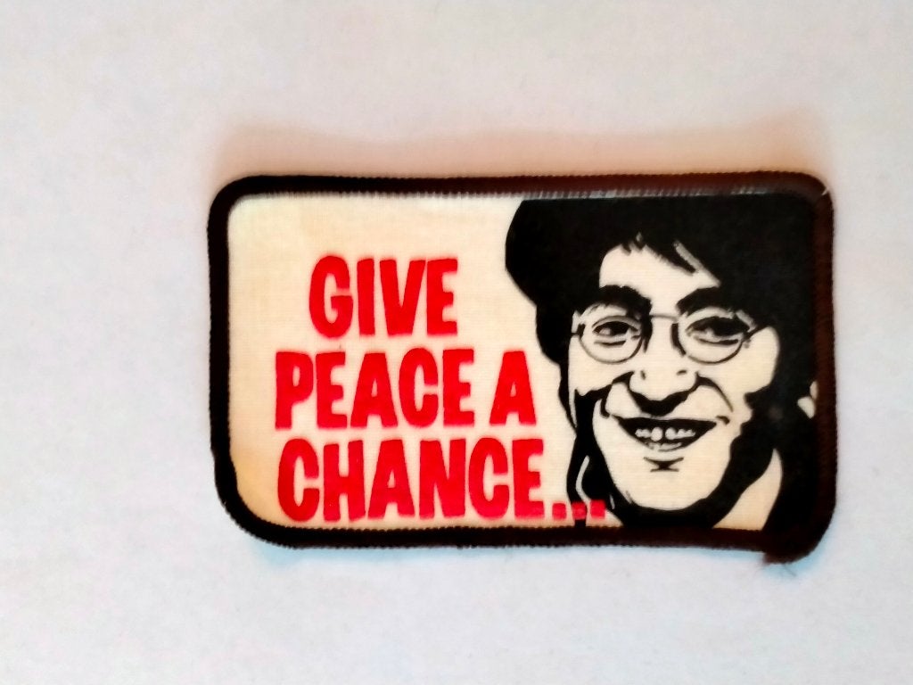 John Lennon Give peace a change the Beatles kleding embleem, Verzenden, Zo goed als nieuw, Kleding