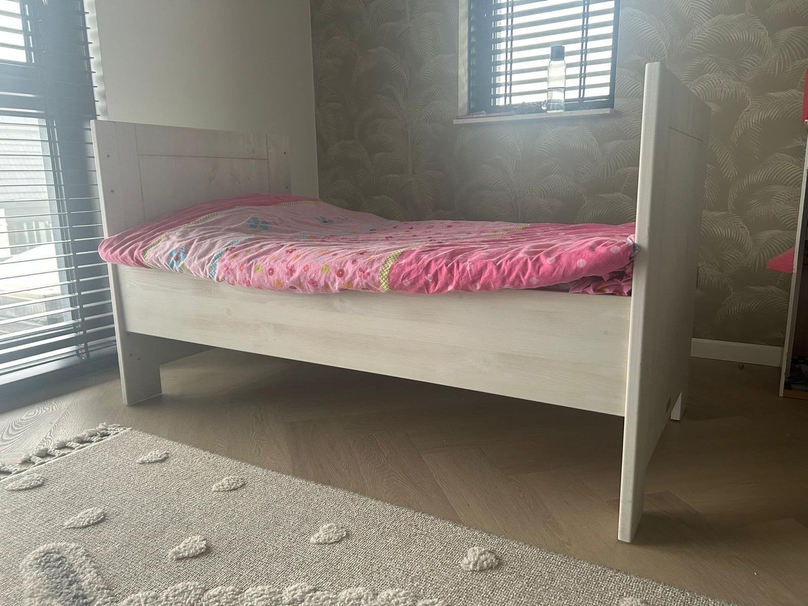 Bopita Kinderbed 140x70cm ombouwbaar tot ledikant + commode, Ophalen, Gebruikt, Ledikant
