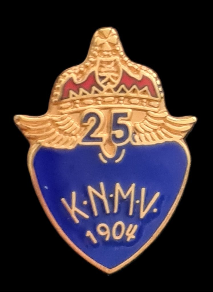 K.N.M.V. 1904 -25- speld- emaille, Verzamelen, Speldjes, Pins en Buttons, Verzenden, Nieuw, Transport, Speldje of Pin