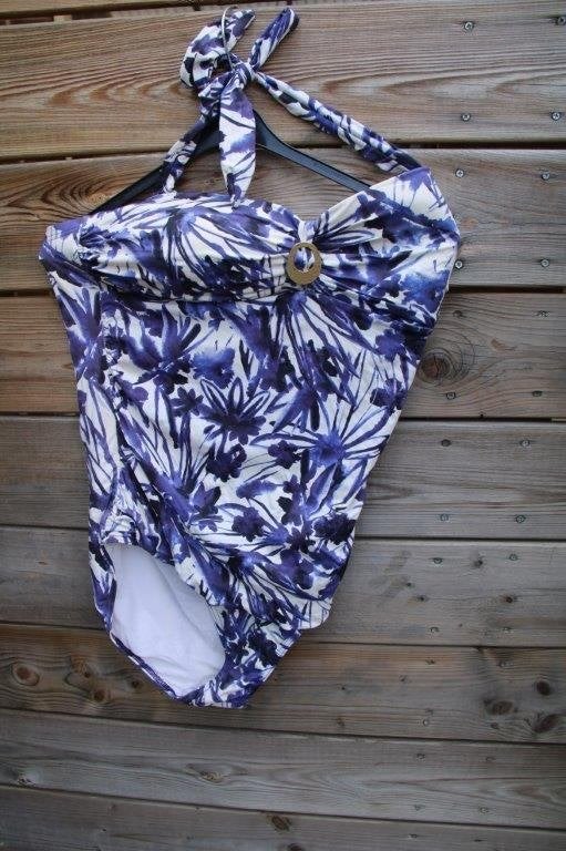 Halterbadpak blauw/ offwhite Cyell mt 44B Vaste prijs, Kleding | Dames, Badmode en Zwemkleding, Blauw, Badpak, Ophalen of Verzenden
