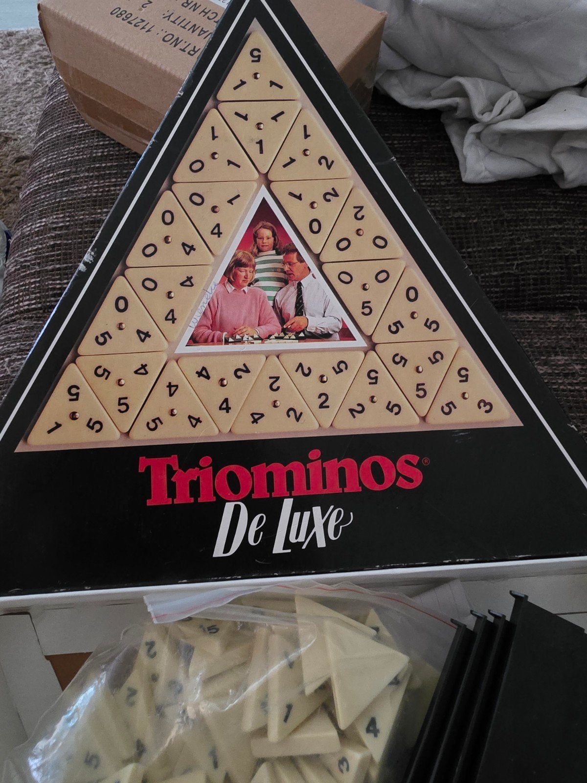 Triominos De Luxe Bordspel - Compleet en in goede staat, Hobby en Vrije tijd, Gezelschapsspellen | Bordspellen, Drie of vier spelers