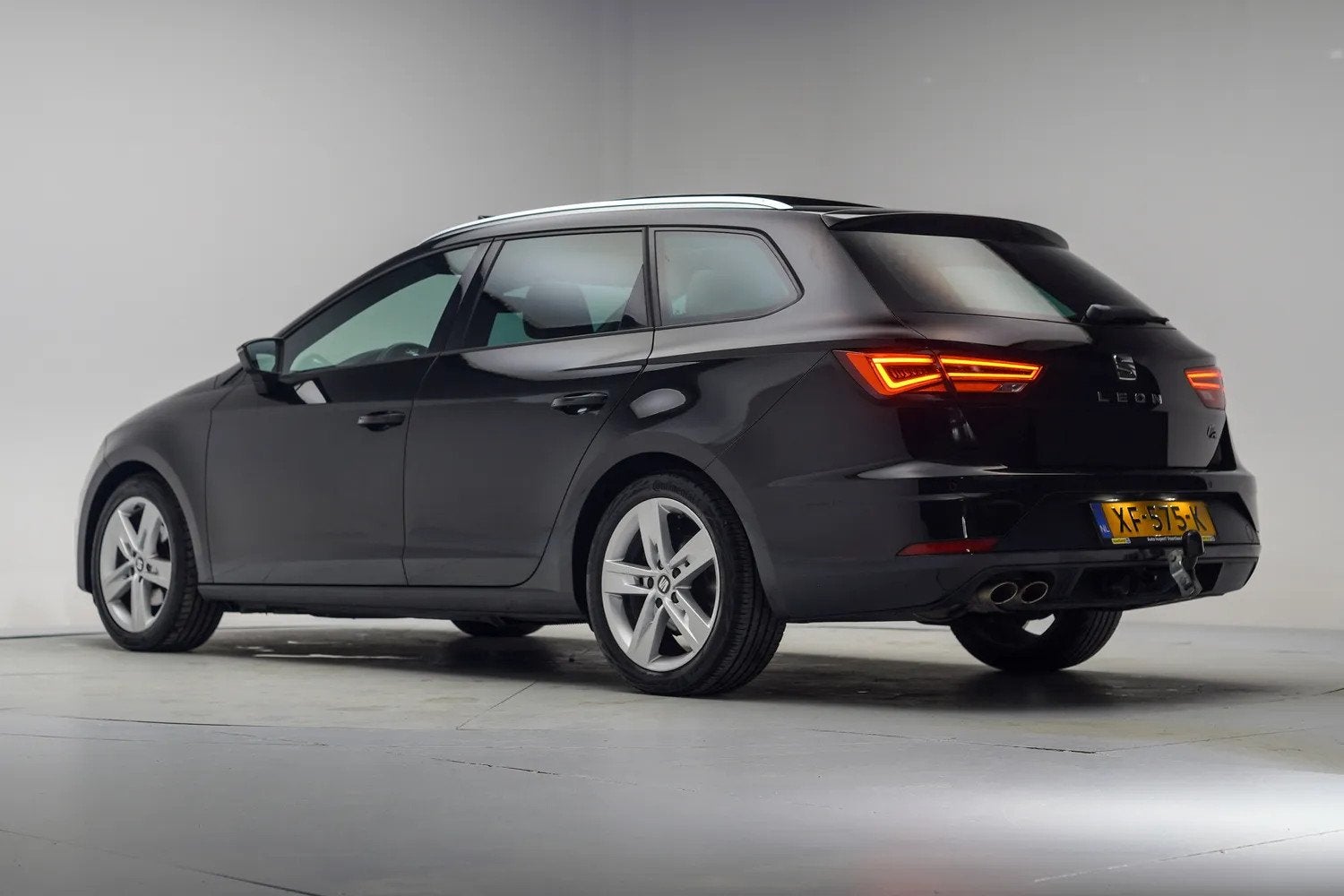 Foto 3 van SEAT Leon 1.5 TSI 150pk FR Business IntenseAut. [ Panorama A