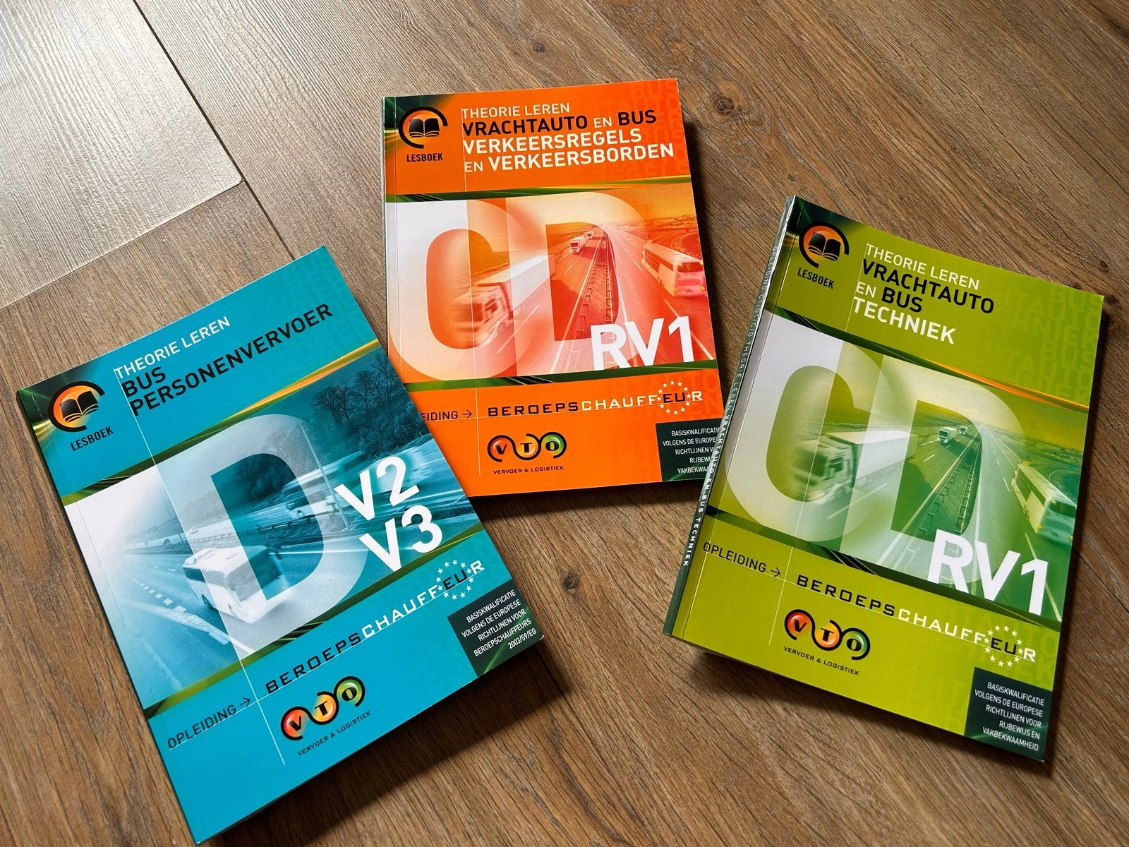 Theorieboeken Vrachtauto en Bus (RV1, V2/V3), Boeken, Ophalen of Verzenden, Zo goed als nieuw, Overige niveaus
