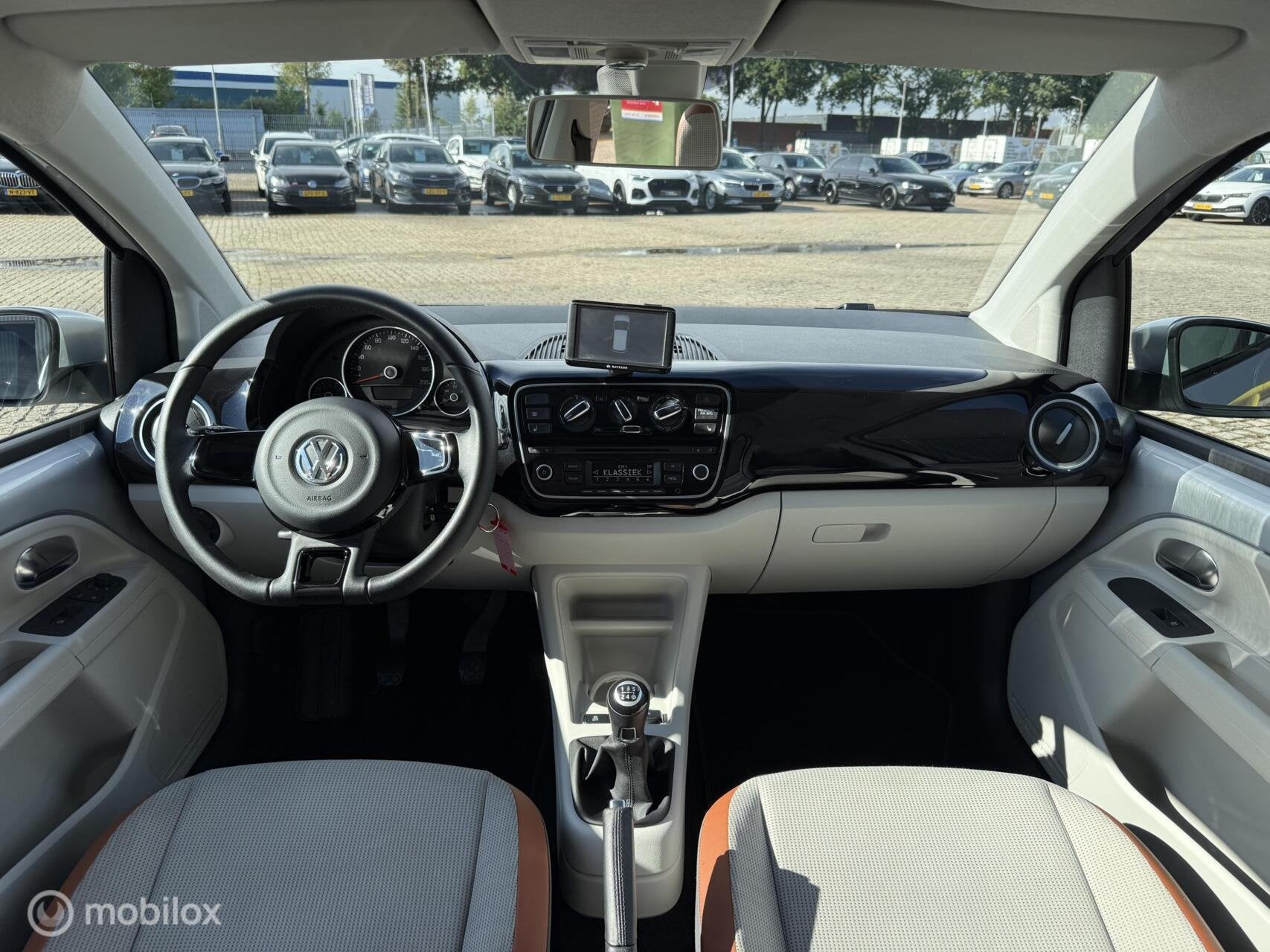 Volkswagen Up! 1.0 high up! PANORAMADAK |CRUISE | PDC, Gebruikt, Up!, 4 stoelen, Bedrijf