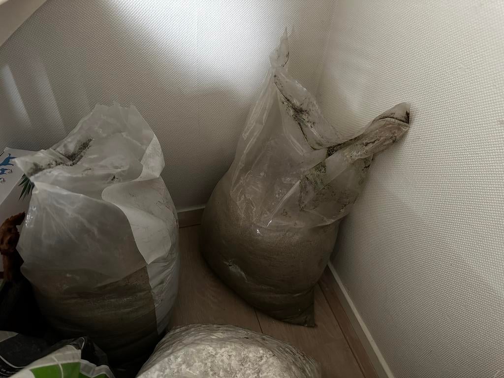2 zakje zand en 1 zak stenen, Ophalen, Nieuw