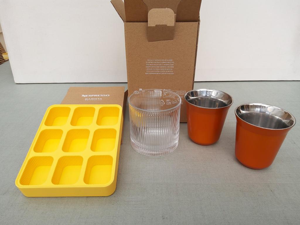 Nespresso- Lungo kopjes - Ice tray en 2 Recepten glazen, Ophalen of Verzenden, Nieuw