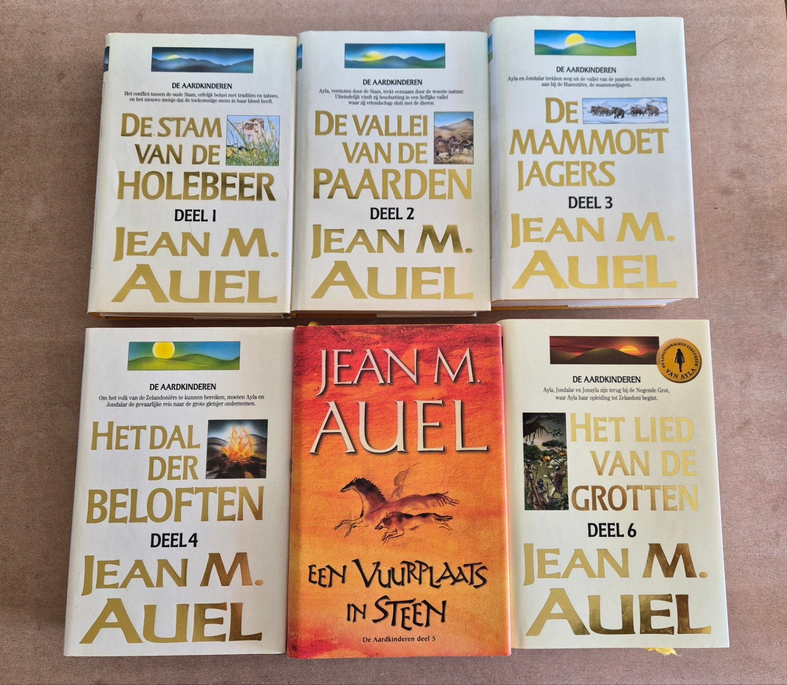 De Aardkinderen serie - Jean M. Auel, Ophalen, Gelezen, Jean M. Auel, Nederland