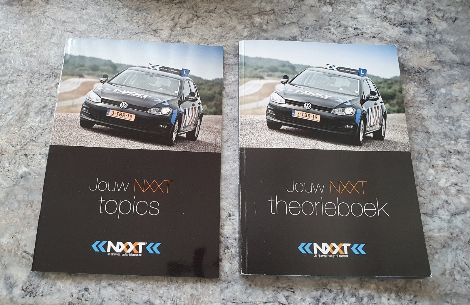 NXXT theorieboek en het boek Jouw NXXT topics van rijschool, Ophalen of Verzenden, Alpha