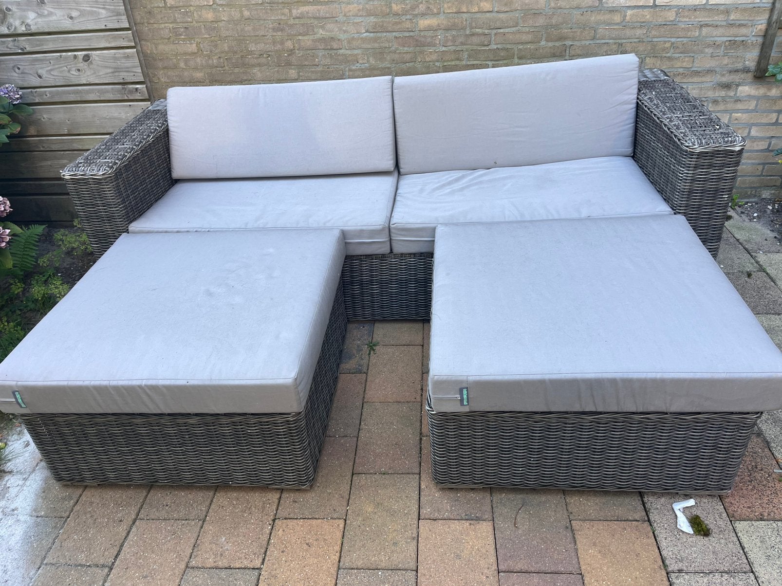 Gratis afhalen loungeset met kussens, Ophalen, Zo goed als nieuw