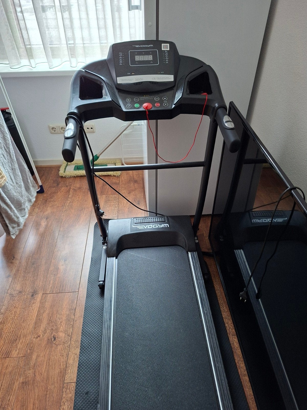 Zo goed als nieuwe elektrische loopband - EVOGYM, Ophalen, Zo goed als nieuw, Metaal, Loopband