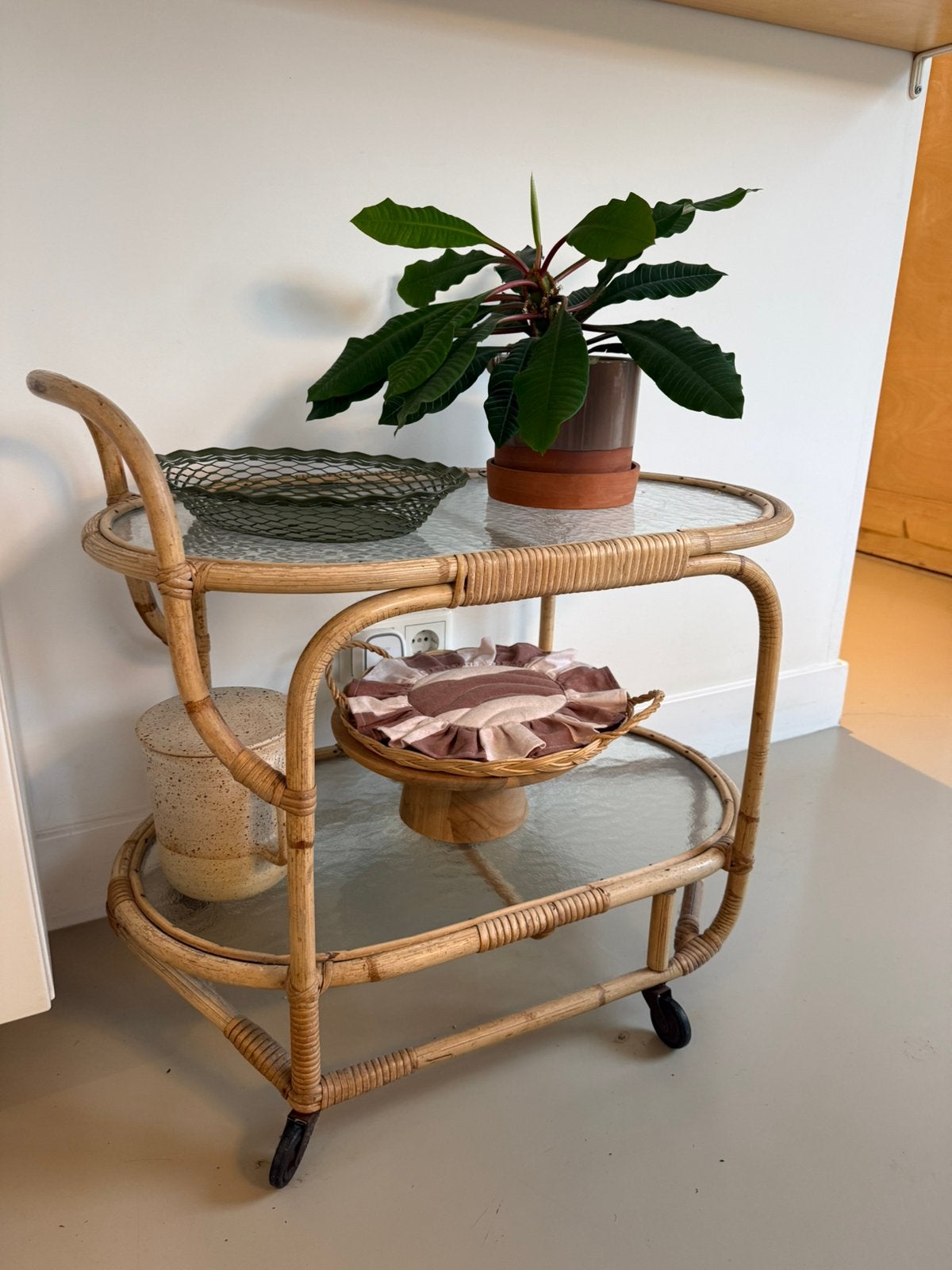 Vintage Rotan Theewagen, Minder dan 55 cm, Zo goed als nieuw, Rechthoekig, Ophalen