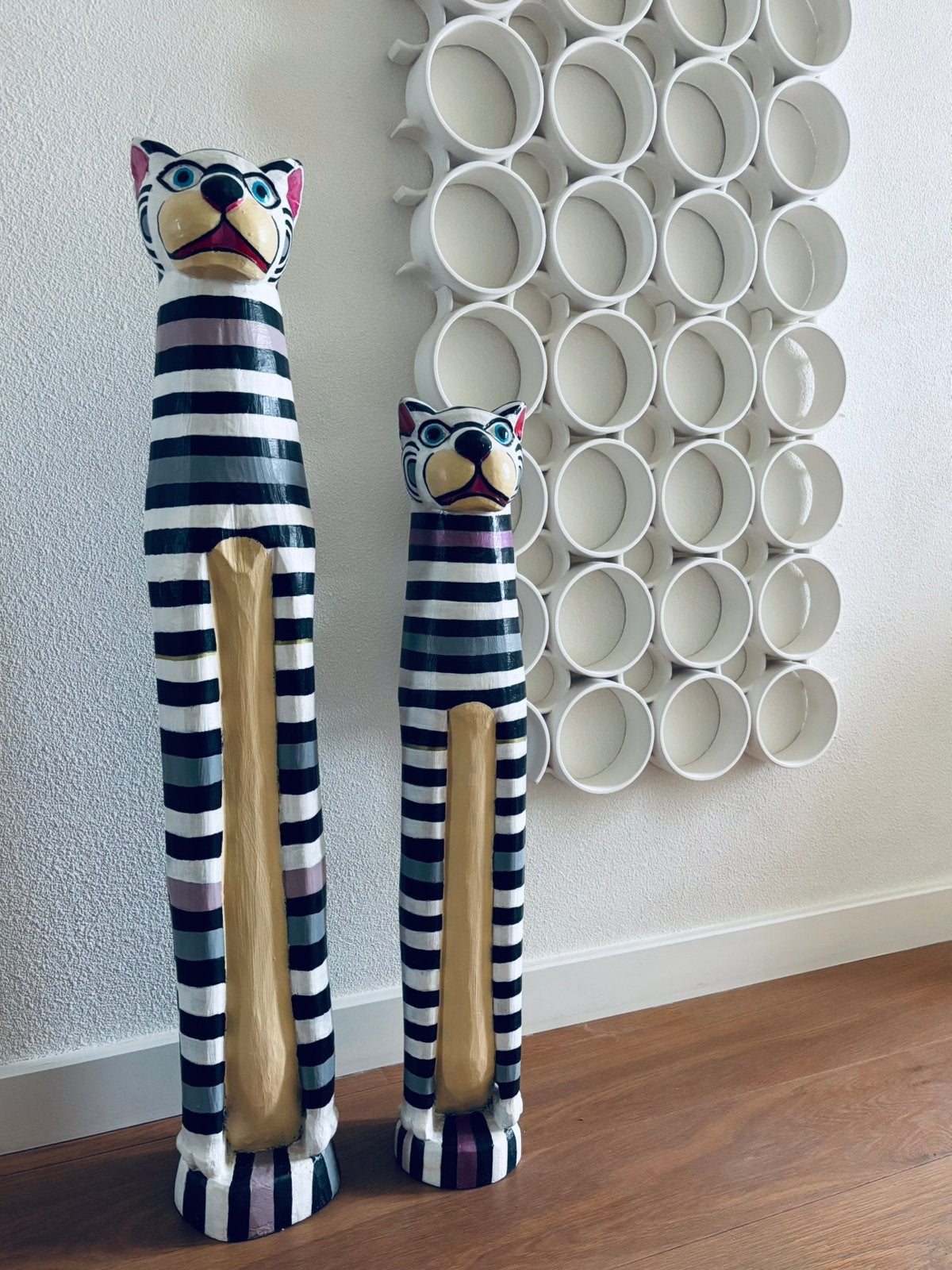 Indonesisch handgemaakte houten katten, Antiek en Kunst, Kunst | Beelden en Houtsnijwerken, Zoogdier, Hout, Overige stijlen, Meerkleurig