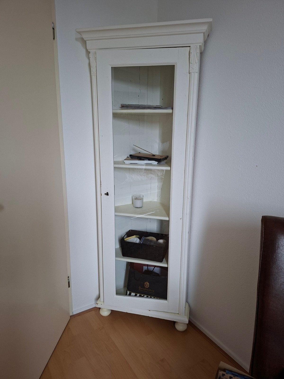 Witte vitrinekast met glazen deur, Ophalen, 50 tot 100 cm, Zo goed als nieuw, 150 tot 200 cm