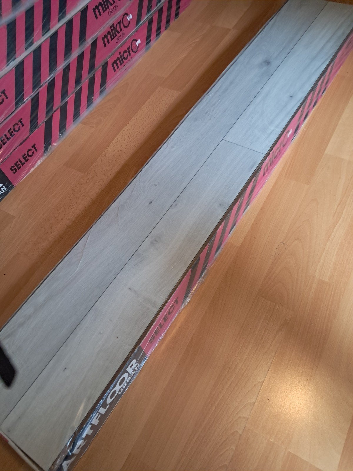 Nieuw Artfloor Urban Laminaat - 28,5 m² lichtgrijs van kleur, Doe-het-zelf en Verbouw, Ophalen, 50 tot 150 cm, Nieuw, 10 m² of meer