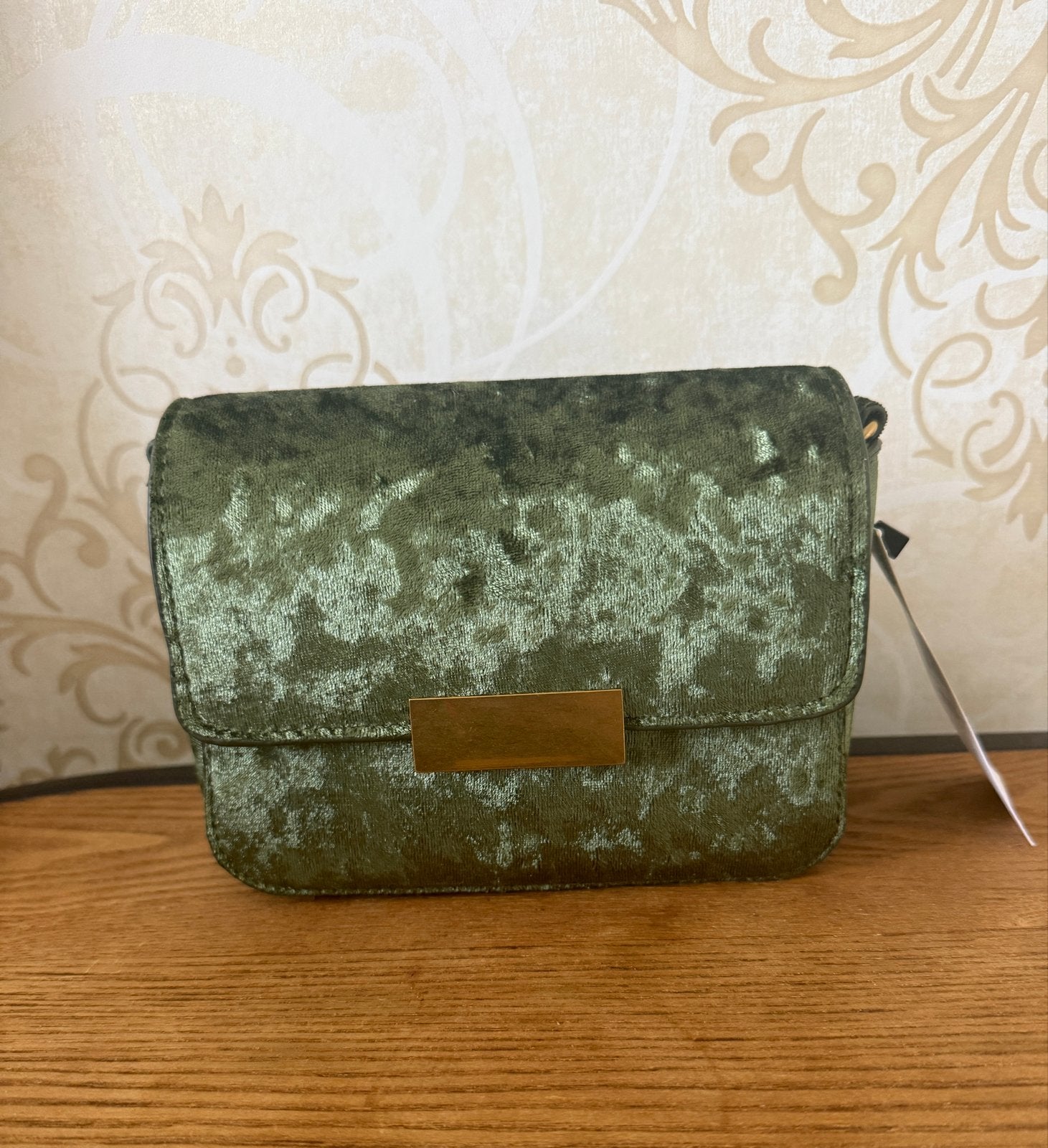 MNG Mini Bag - Groen fluwelen schoudertasje, Sieraden, Tassen en Uiterlijk, Tassen | Damestassen, Ophalen of Verzenden, Nieuw