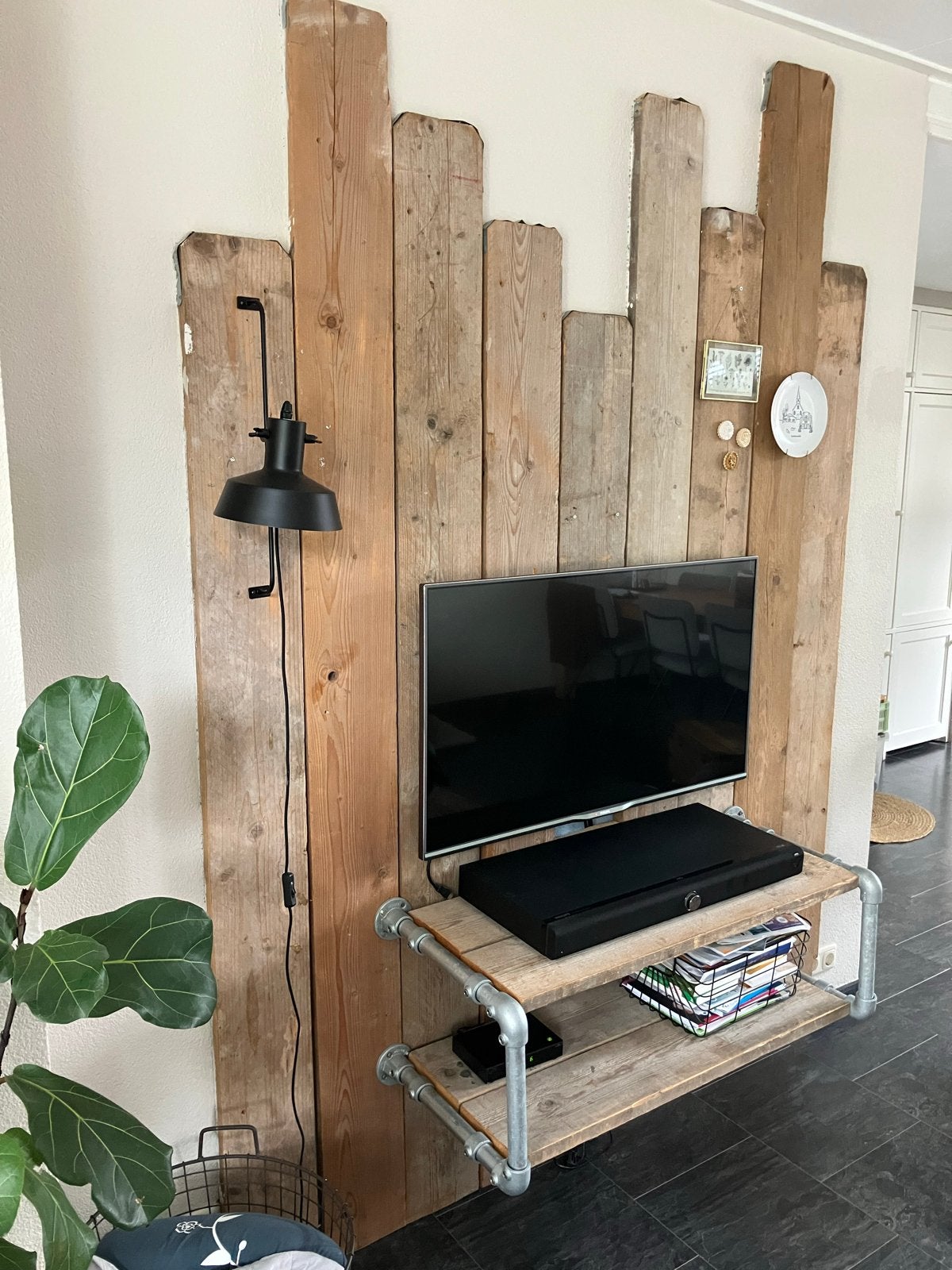 Steigerhouten TV wand met hangend TV meubel, Huis en Inrichting, Kasten | Televisiemeubels, Gebruikt, 200 cm of meer, 150 tot 200 cm