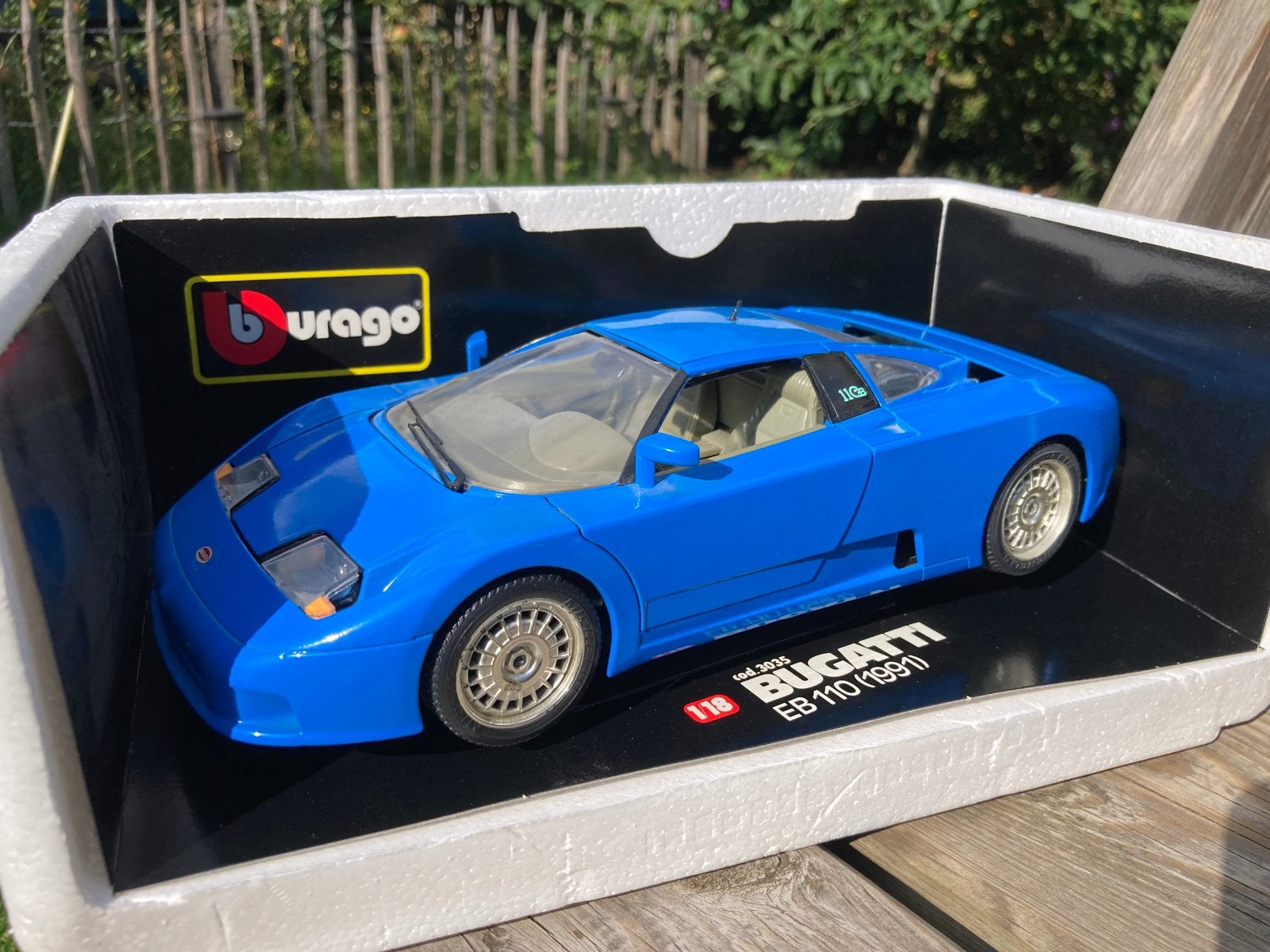 Burago bugatti EB 110 1/18, Hobby en Vrije tijd, Modelauto's | 1:18, Ophalen, Zo goed als nieuw, Bburago