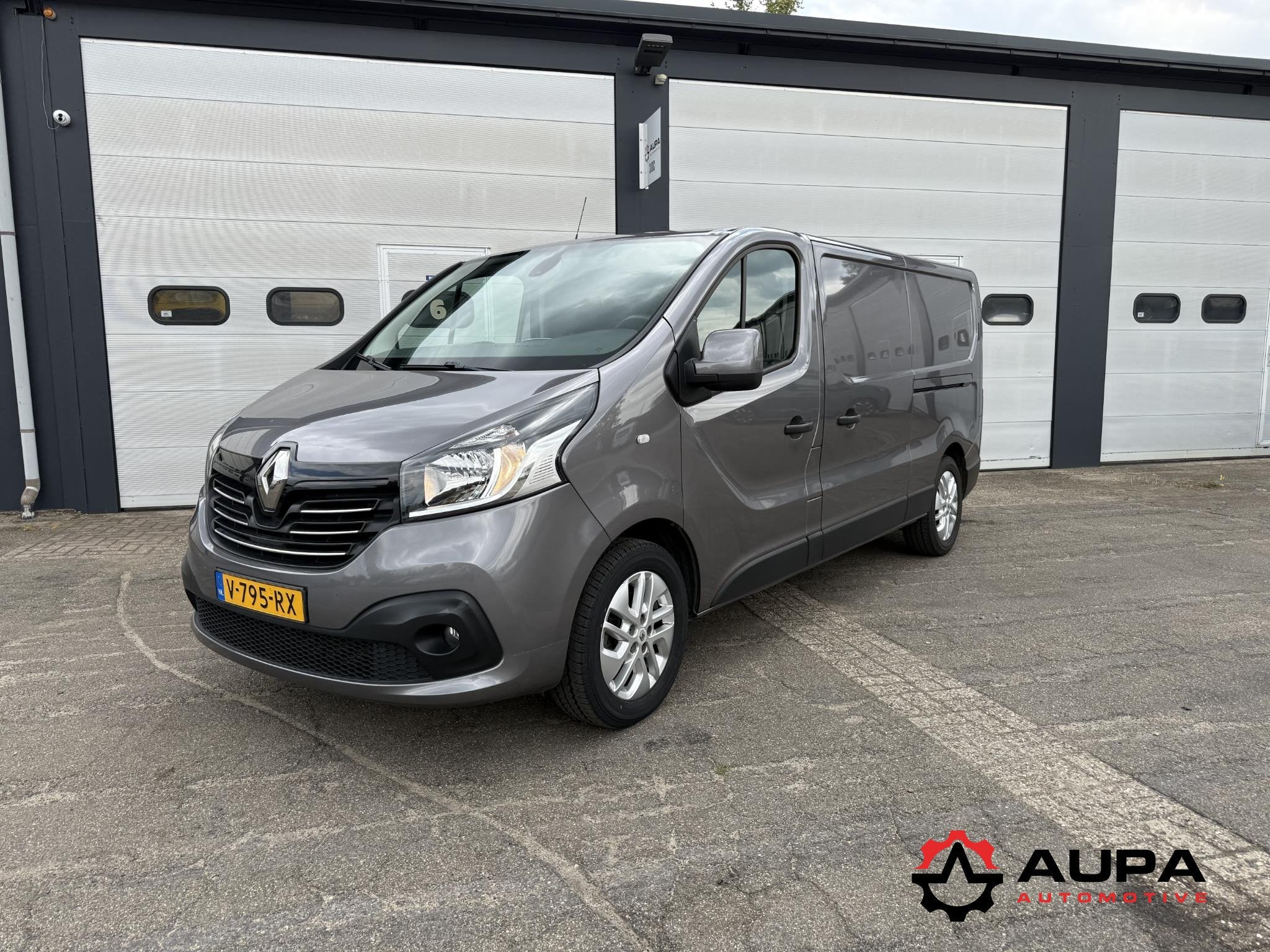 Renault Trafic 1.6 dCi T29 L2H1 Comfort Energy Navi/trekhaak, Voorwielaandrijving, Gebruikt, Euro 6, 4 cilinders