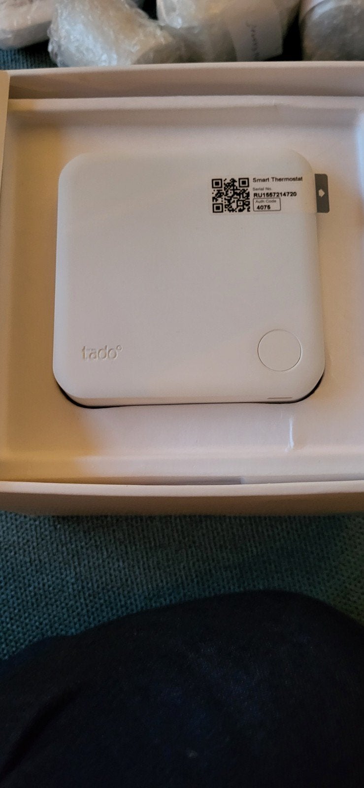 tado wired smart thermostat V3 met 2 radiatorknoppen, Ophalen of Verzenden, Zo goed als nieuw
