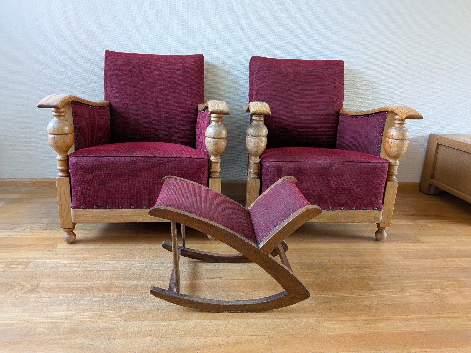 Vintage Brutalist eiken fauteuils (2x) + schommelvoetenbank, Huis en Inrichting, Ophalen, Gebruikt, 75 tot 100 cm, Stof