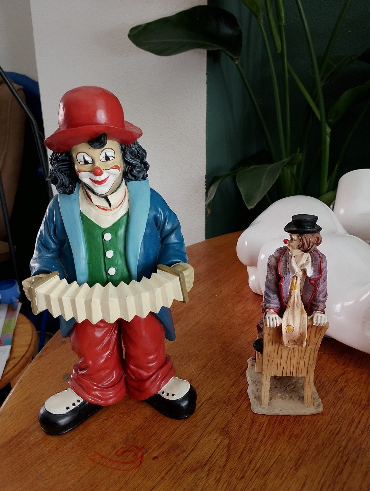 Massief stenen clownsbeeld met accordeon - Gilde Handwerk, Ophalen of Verzenden, Gebruikt, Mens