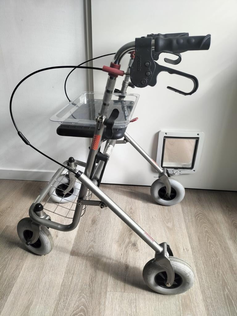 Premis rollator met mandje en dienblad stevig inklapbaar, Diversen, Rollators, Ophalen, Opvouwbaar, Gebruikt