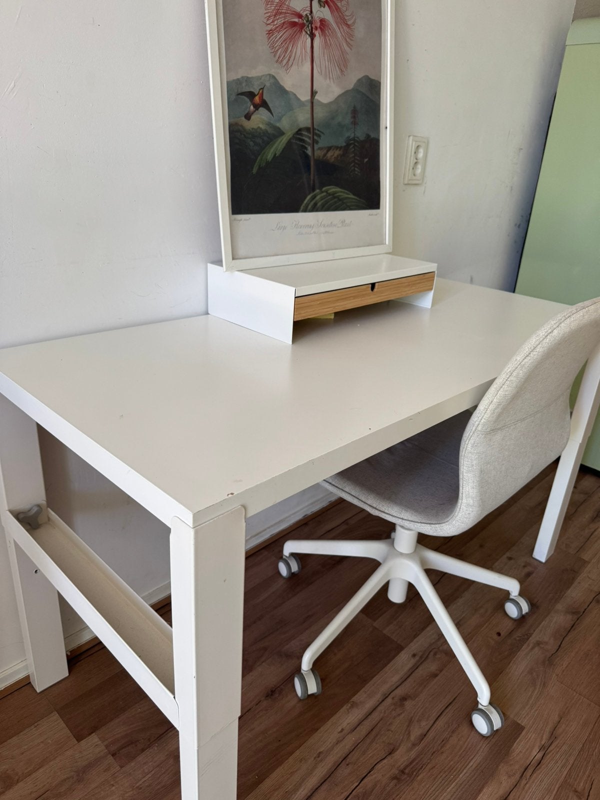 Ikea Bureau Pahl  + Bureaustoel Langfjall, Huis en Inrichting, Bureaus, Ophalen, Zo goed als nieuw