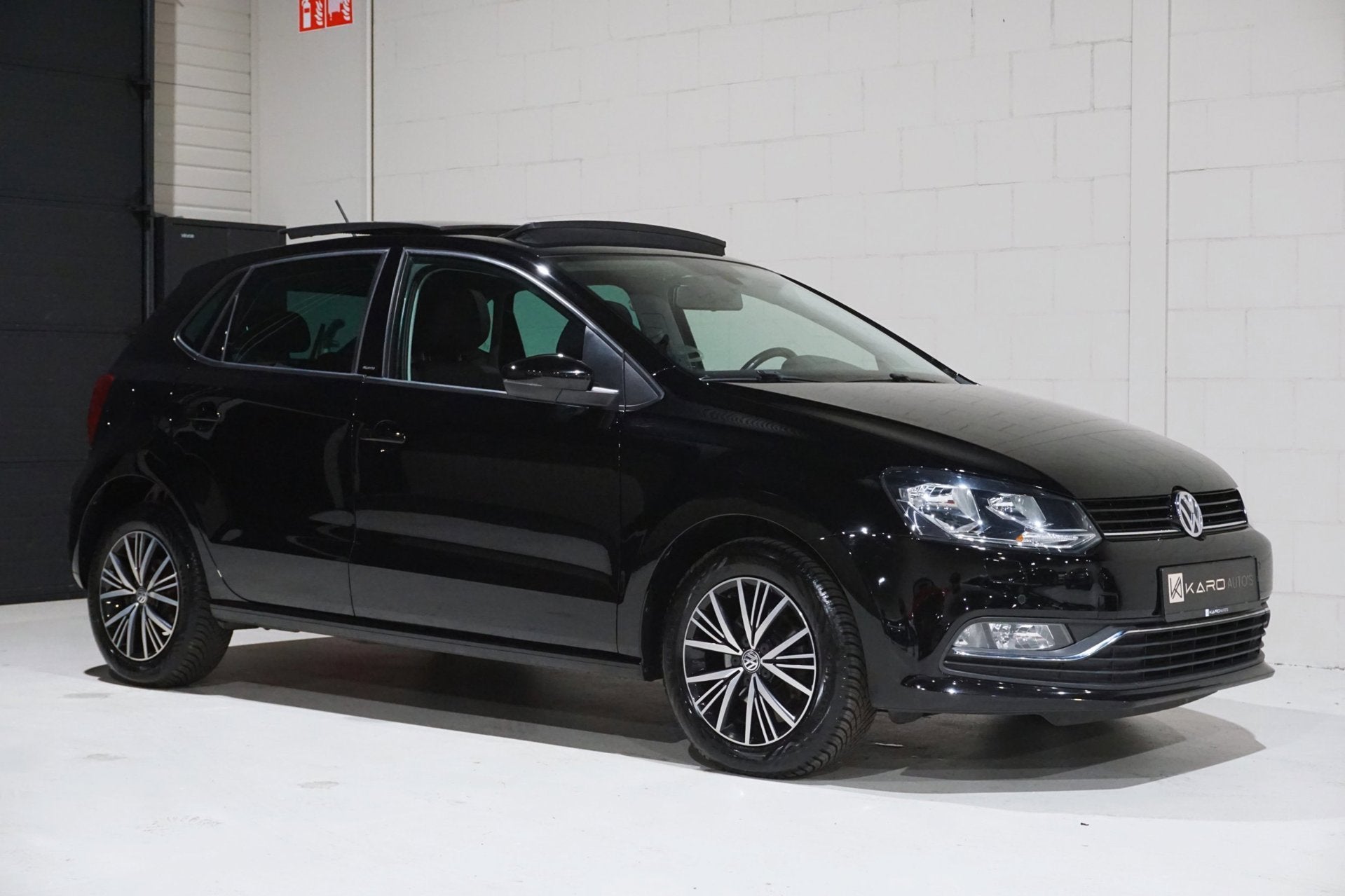 Volkswagen Polo 1.2 TSI Allstar Pano Stoelvw Mfs Pdc 2e Eig, Stof, Gebruikt, 4 cilinders, Zwart