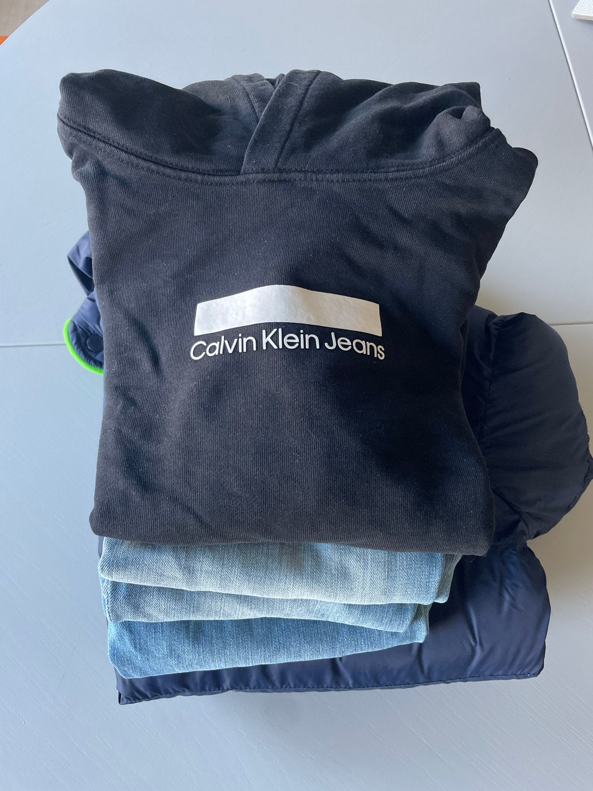 Set voor jongens met merken van Calvin Klein, Levi’s en Cars, Ophalen of Verzenden, Gebruikt, Jongen