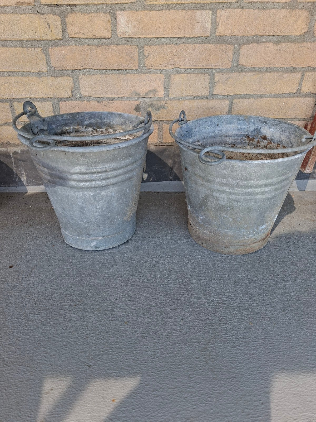 2 oude zinken putemmers + gratis aluminium emmer, Ophalen, Gebruikt, Zink, Met handgreep