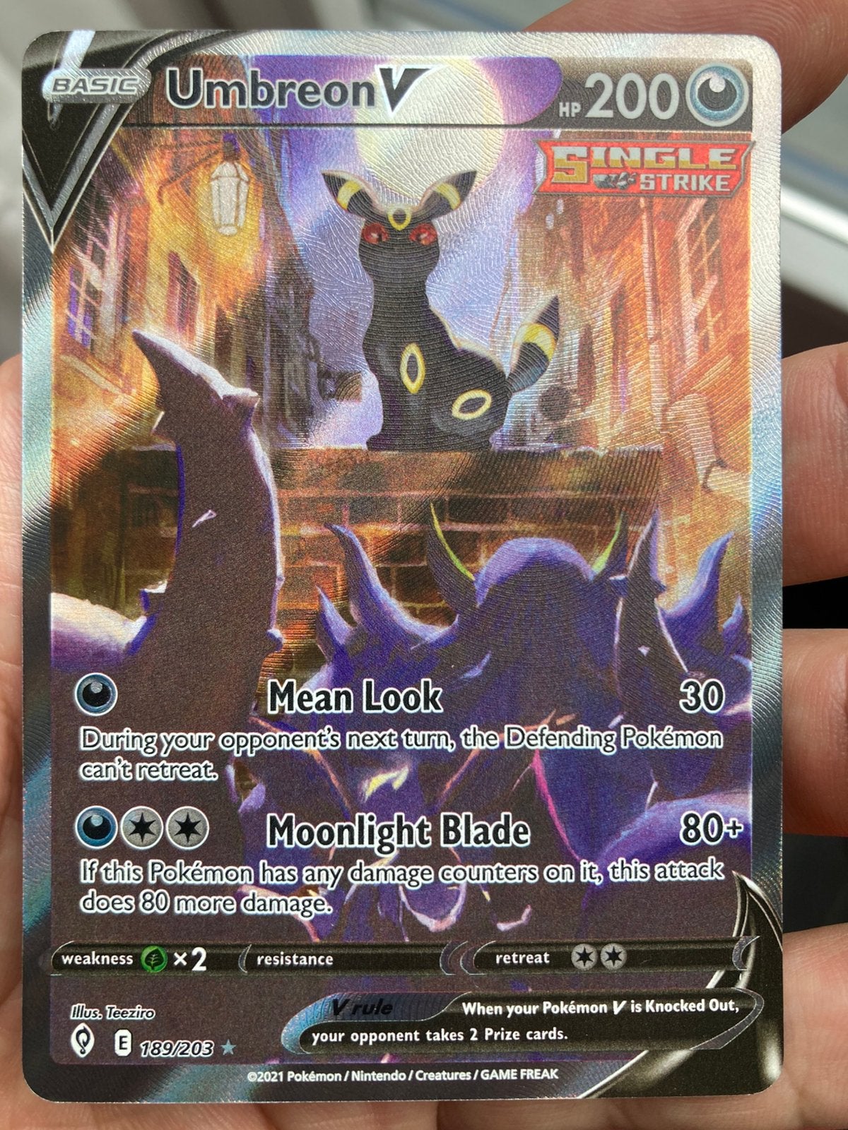 Umbreon v #189 evolving skies, Ophalen of Verzenden, Zo goed als nieuw