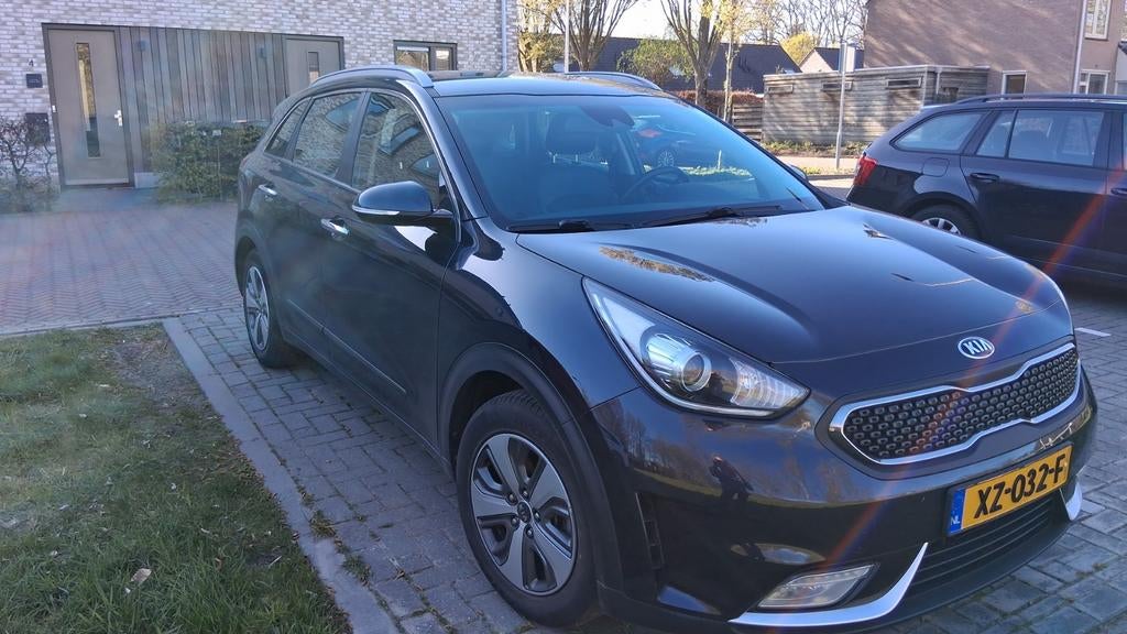 Kia Niro 1.6 GDi Hybrid 141pk Dct6 2019 Blauw, Auto's, Kia, 1580 cc, Blauw, Origineel Nederlands, 75 €/maand