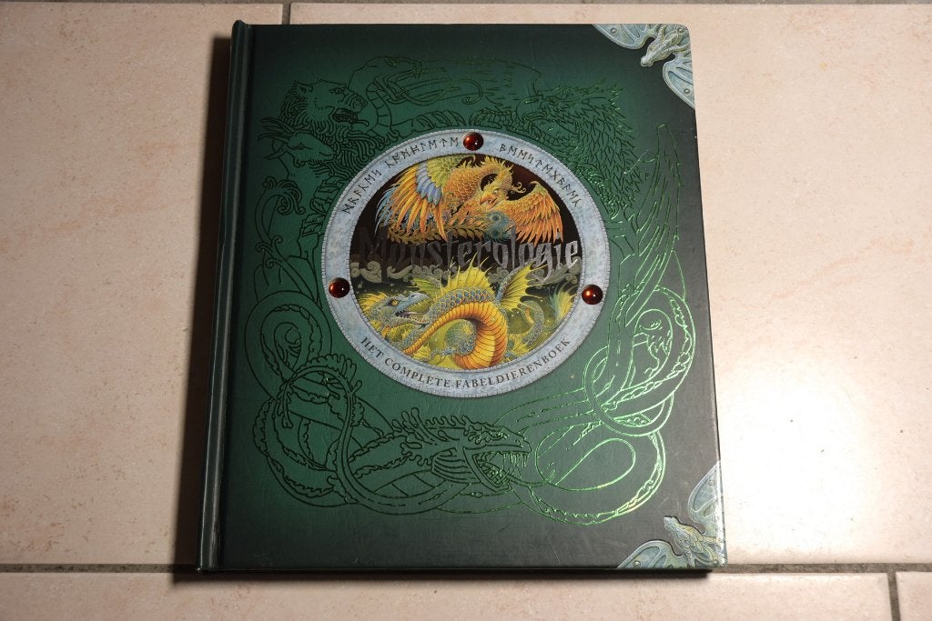 Monsterologie Het complete Fabeldierenboek / Dugald Steer, Ophalen of Verzenden, Zo goed als nieuw, Fictie