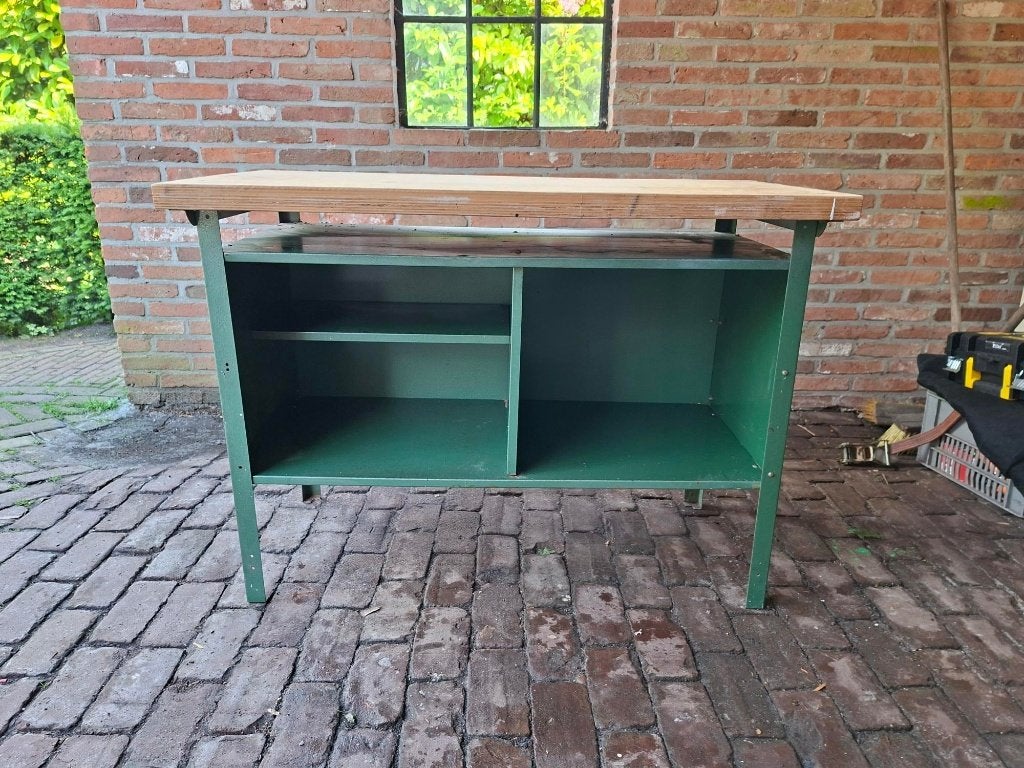 Goede, degelijke metalen werkbank met dik houten werkblad!, Ophalen, Gebruikt, 70 tot 120 cm