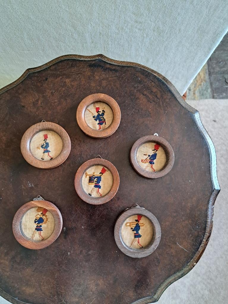 6 Mini schilderijtjes met muzikanten. Geborduurd, Ophalen of Verzenden