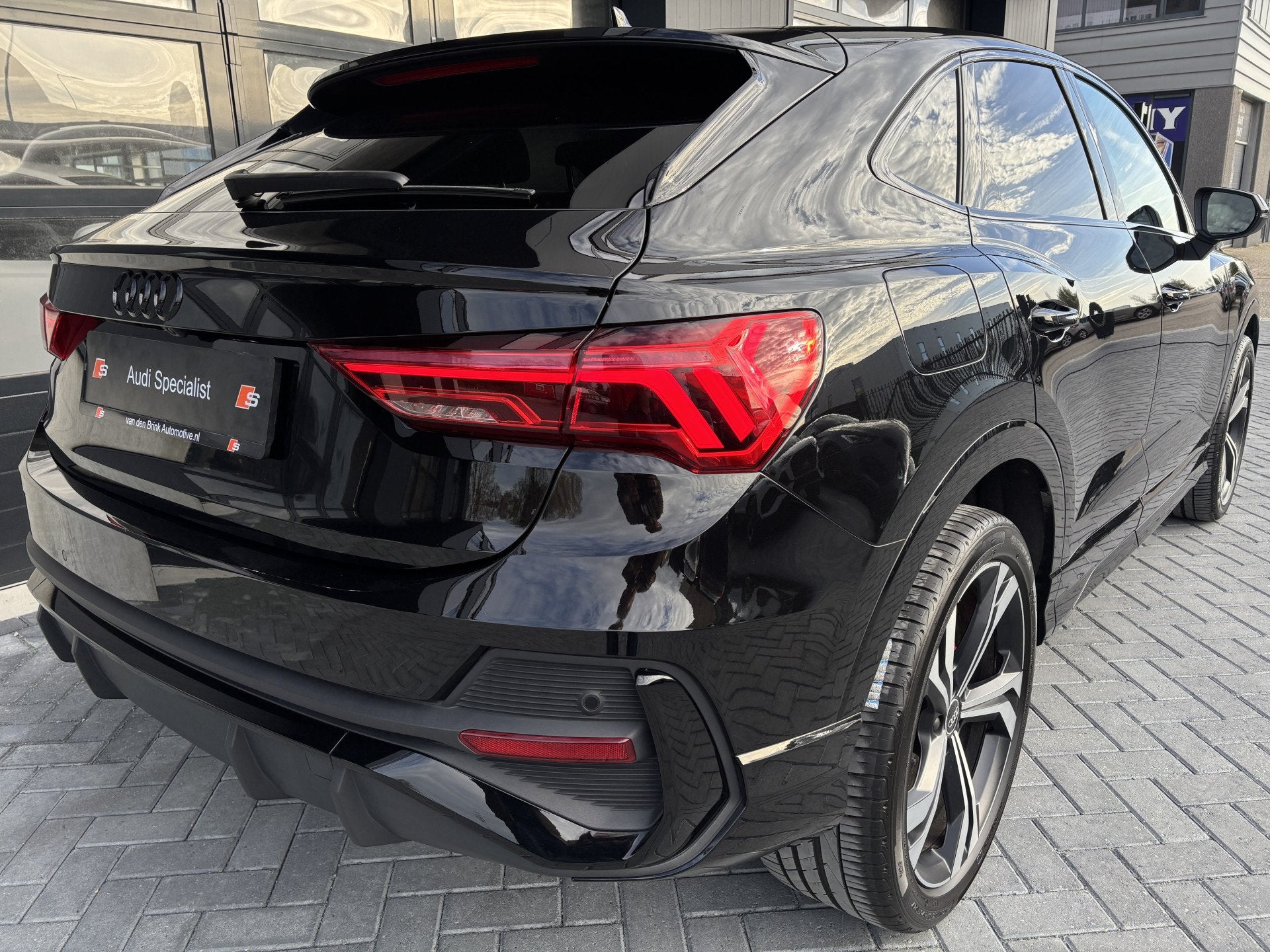 Audi Q3 Sportback 35 TFSI S-Line Pano Sfeerverlichting, 4 cilinders, 1505 kg, Leder en Stof, Zwart