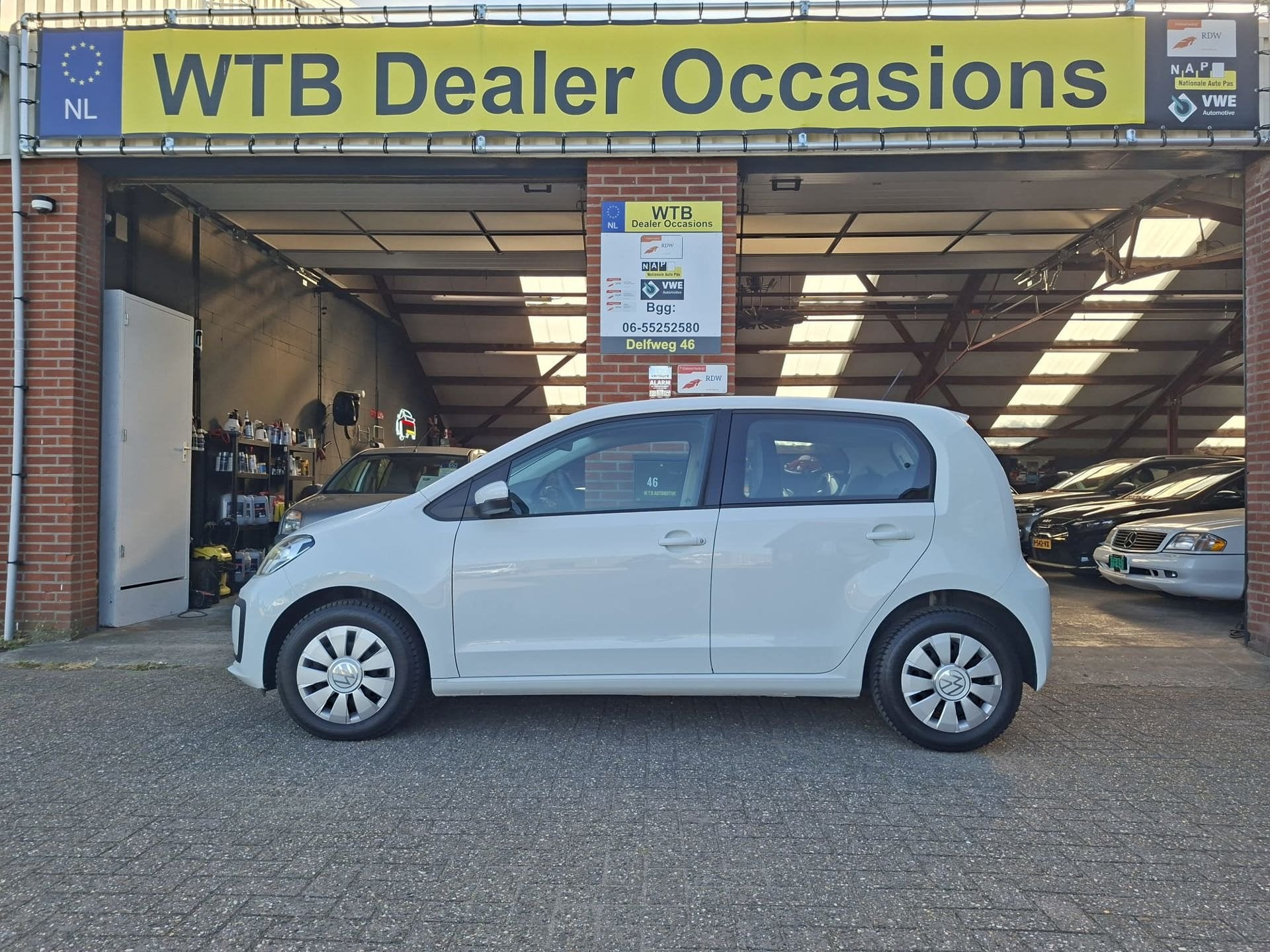Volkswagen Up! 1.0, 5-deurs, Airco, Bluetooth Dealer onderh,, Auto's, Stof, Gebruikt, Wit, Origineel Nederlands