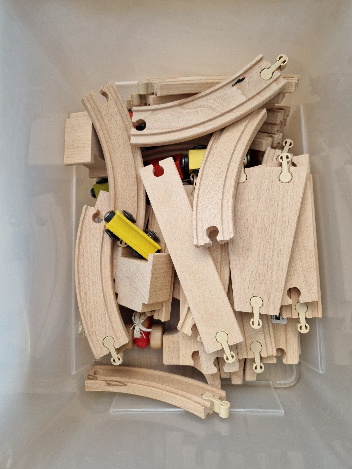 Houten treinbaan met treintjes en autotjes, Kinderen en Baby's, Speelgoed | Houten speelgoed, Ophalen