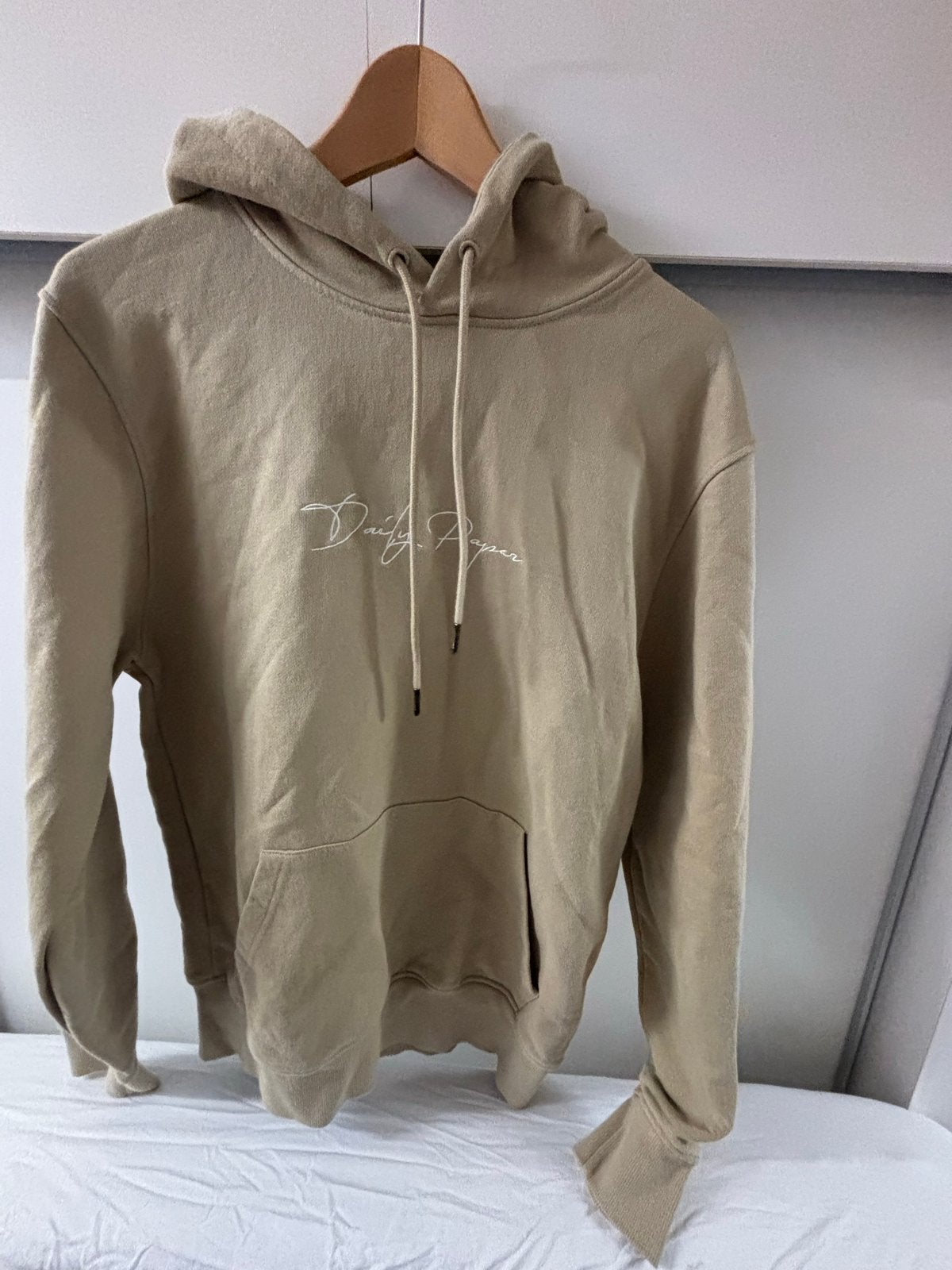 Daily Paper hoodie maat M, Ophalen of Verzenden, Gedragen, Beige