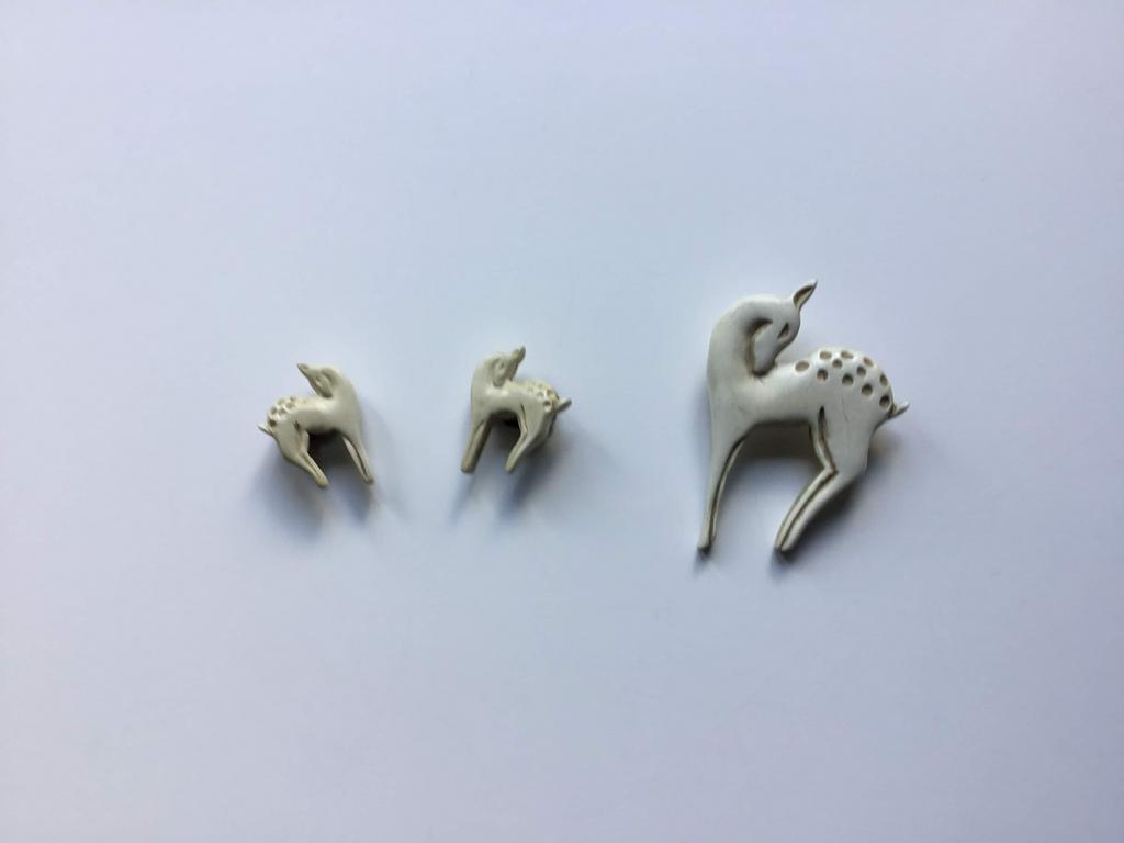 Oorstekers met broche Galalith Hertjes, samen €8,95, Ophalen, Zo goed als nieuw, Overige materialen
