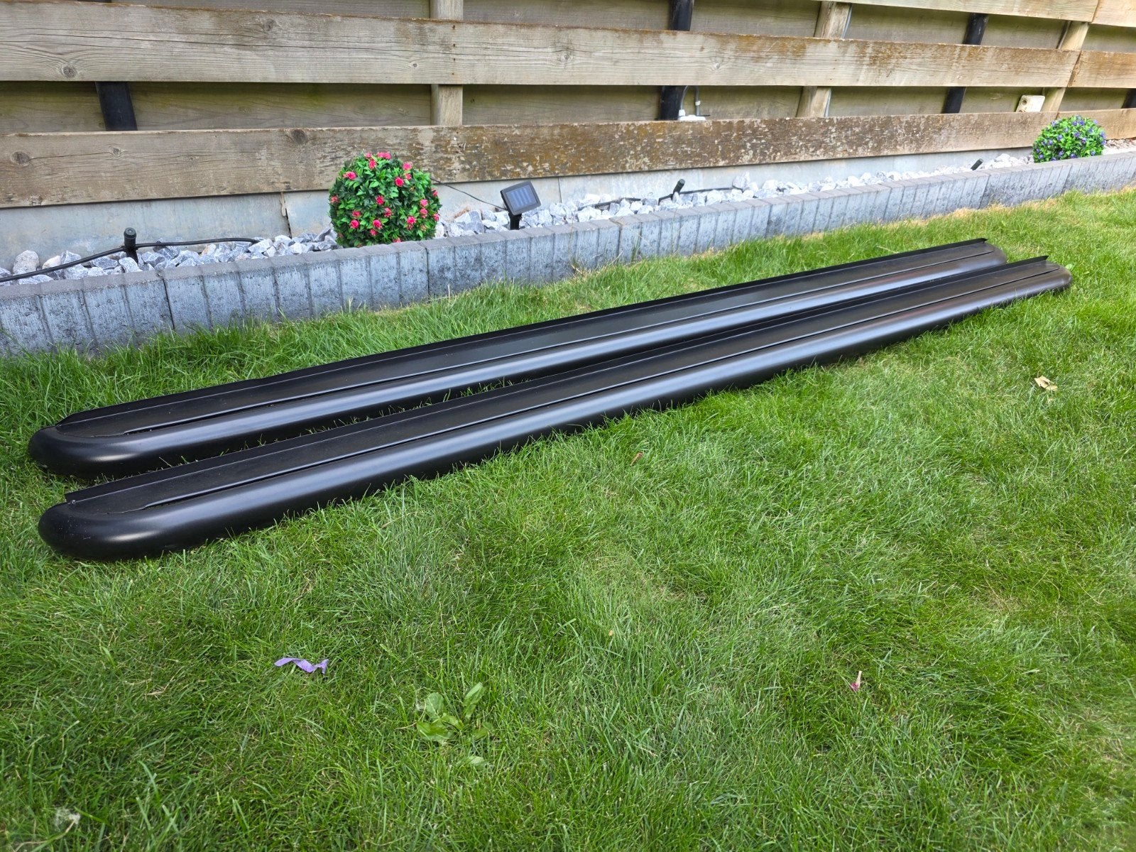 Zwarte sidebars 222 cm – vermoedelijk VW Transporter T5/T6/, Ophalen of Verzenden