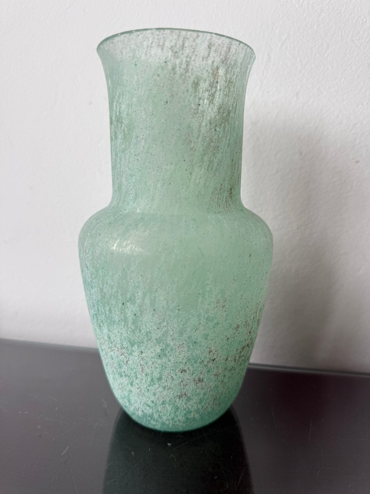 Antieke vaas met zandstructuur groen Murano Scavo?, Ophalen of Verzenden
