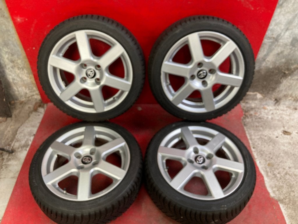 Winterbanden Toyota Yaris 195/45R16 Bridgestone, Gebruikt, 16 inch, ., Banden en Velgen