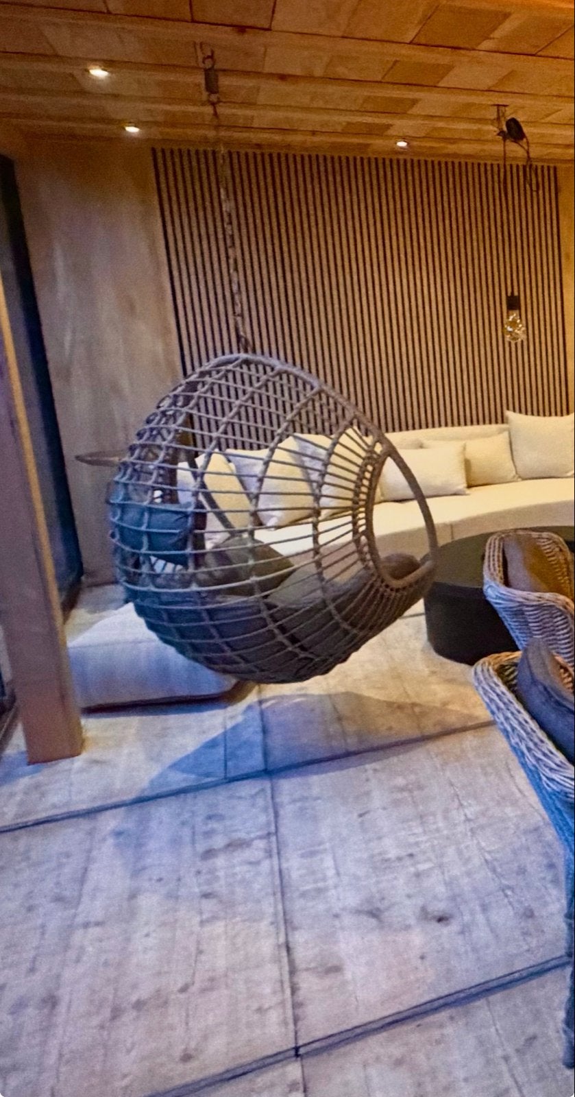 Luxe Comfortabele hangstoel met kussen +- 1m doorsnee, Ophalen, Gebruikt